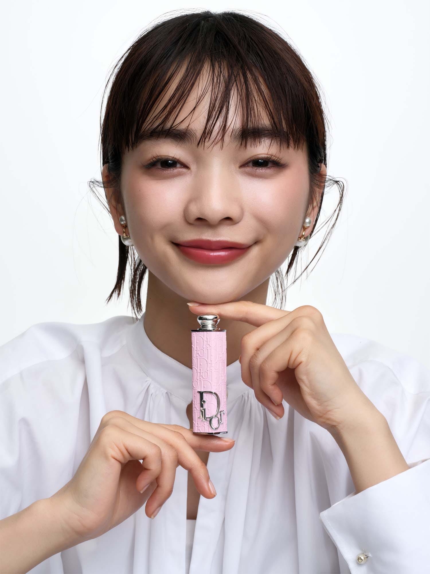 見上愛がまとう”ディオール アディクト”から始まる パステルに夢中な春！