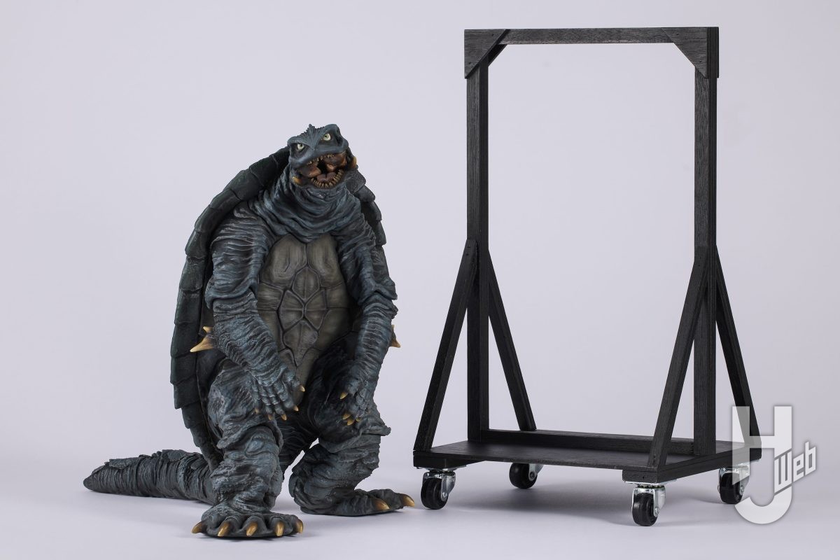 映画『ガメラ2』のアップ用スーツがソフビフィギュアに!! 最新技術で