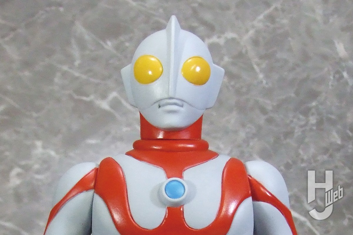 漫画家・楳図かずお氏のコミック版「ウルトラマン」ソフビシリーズ最新