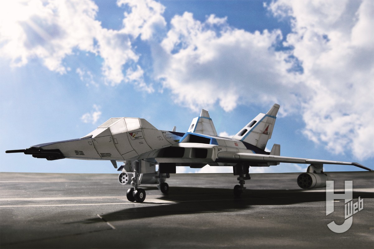 マットアロー1号」を“ペーパークラフト”を意識した薄くシャープな