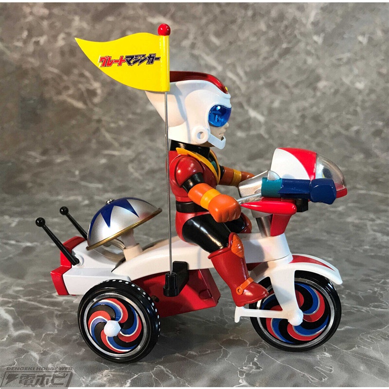 グレートマジンガーと剣鉄也がレトロなゼンマイ式三輪車に乗ったソフビ