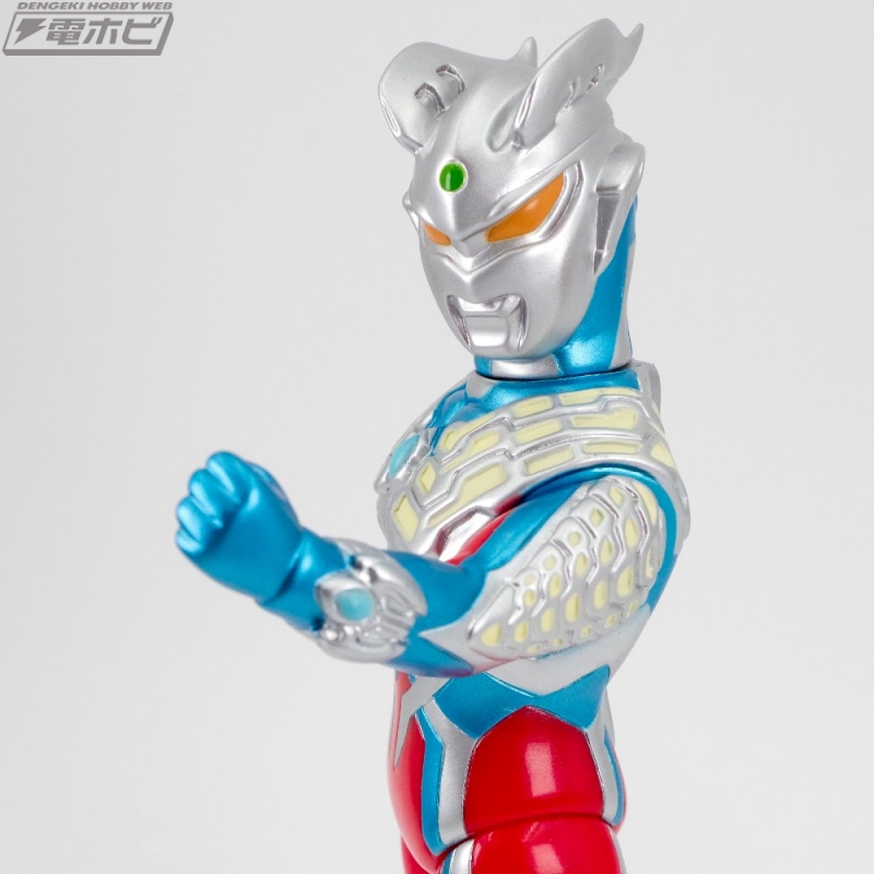 ブルマァクの伝統を受け継ぐソフビモデルの「ウルトラマンゼロ」と