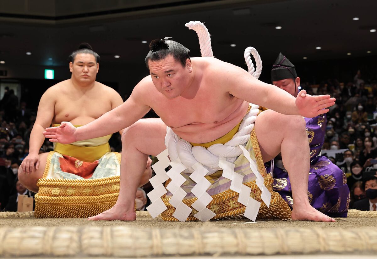 白鵬 最後の横綱土俵入り、太刀持ちは初場所Vの貴景勝、露払いに朝