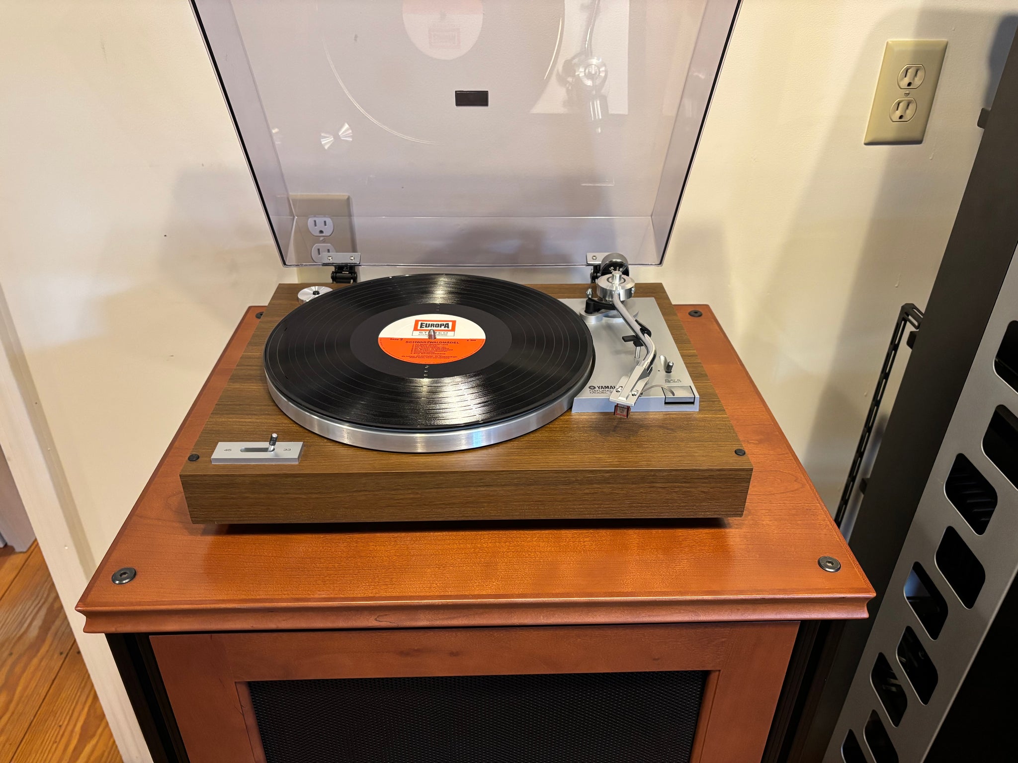 Yamaha, YP-211 Auto Return Belt Drive Turntable – Holt Hill Audio