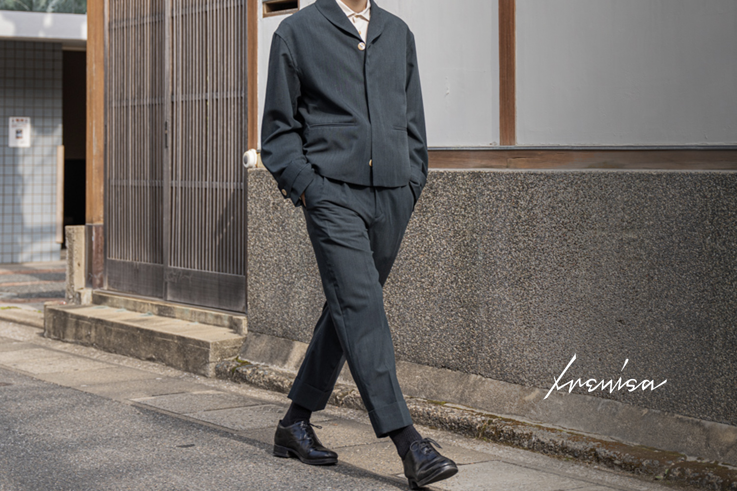 イレニサのショールカラーショートブルゾンと 2タックテーパードパンツ