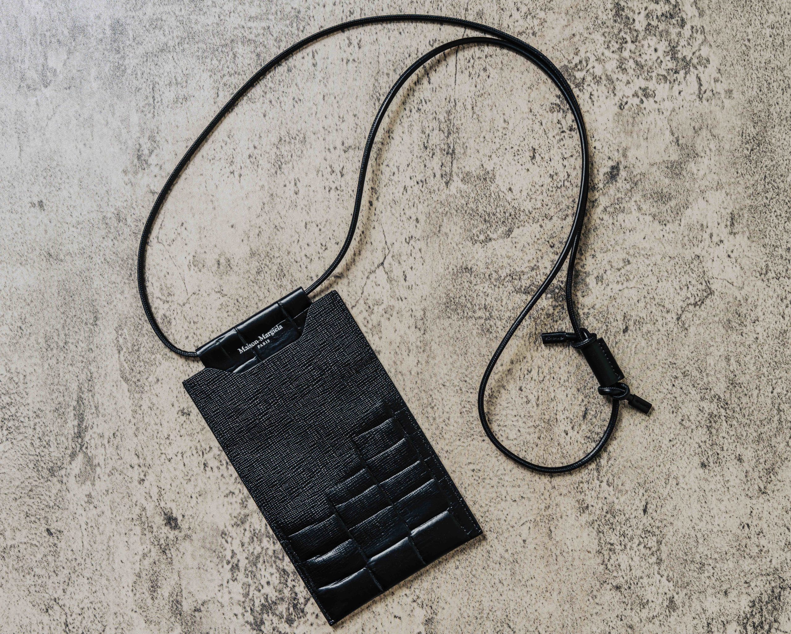 メゾンマルジェラのフォンポーチ | HUES 福岡セレクトショップ