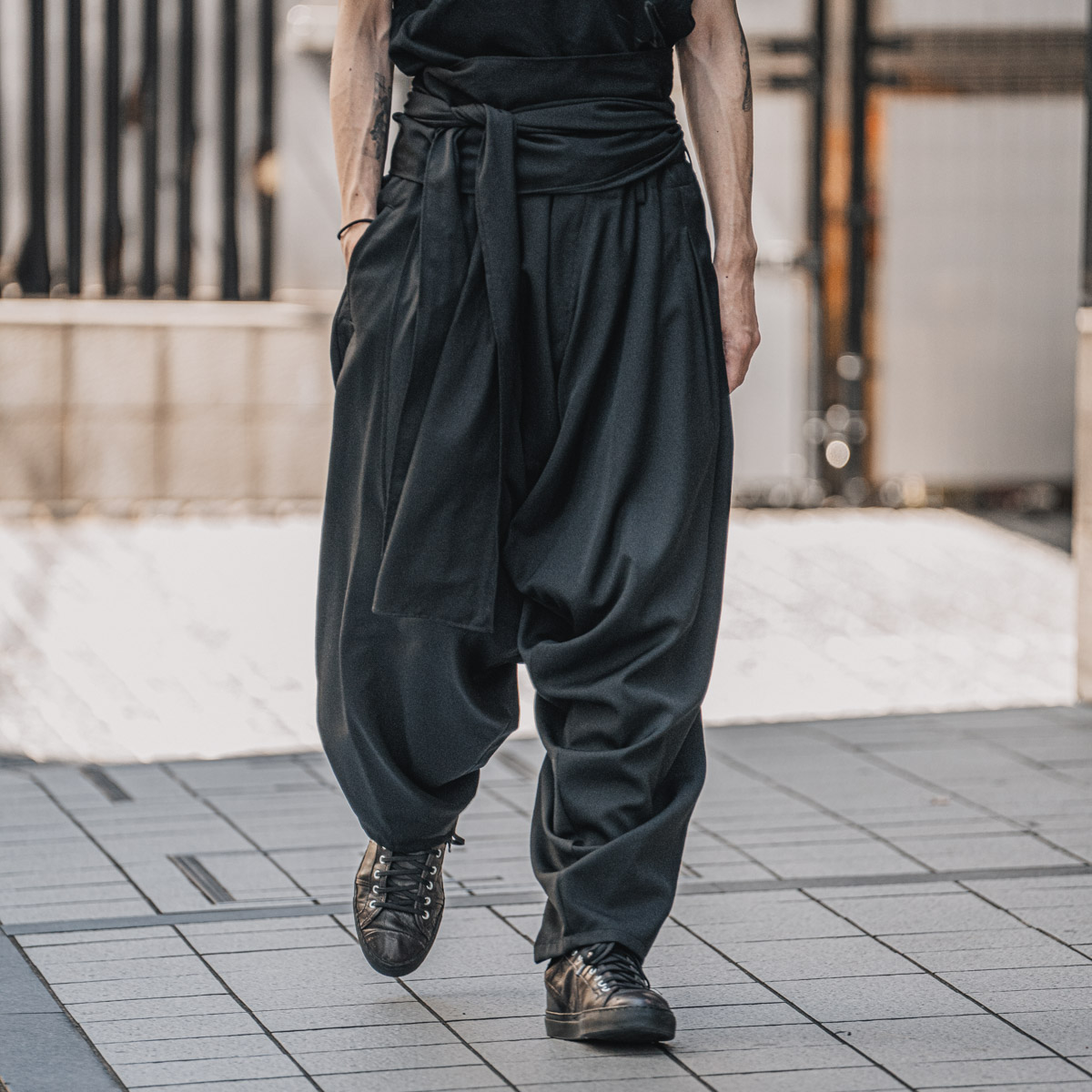 YOHJI YAMAMOTO 23AW 新作入荷 タイドレープパンツ&フラワータイ