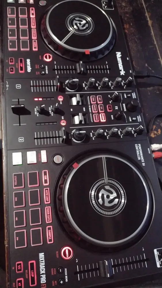 Controlador DJ Numark Mixtrack Pro FX 2 Canais 2 Decks Hot Cue