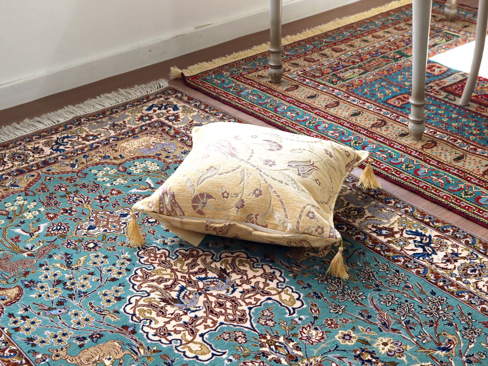 ペルシャ絨毯 イスファハーン175×110cm イランの手織りラグ 花と動物