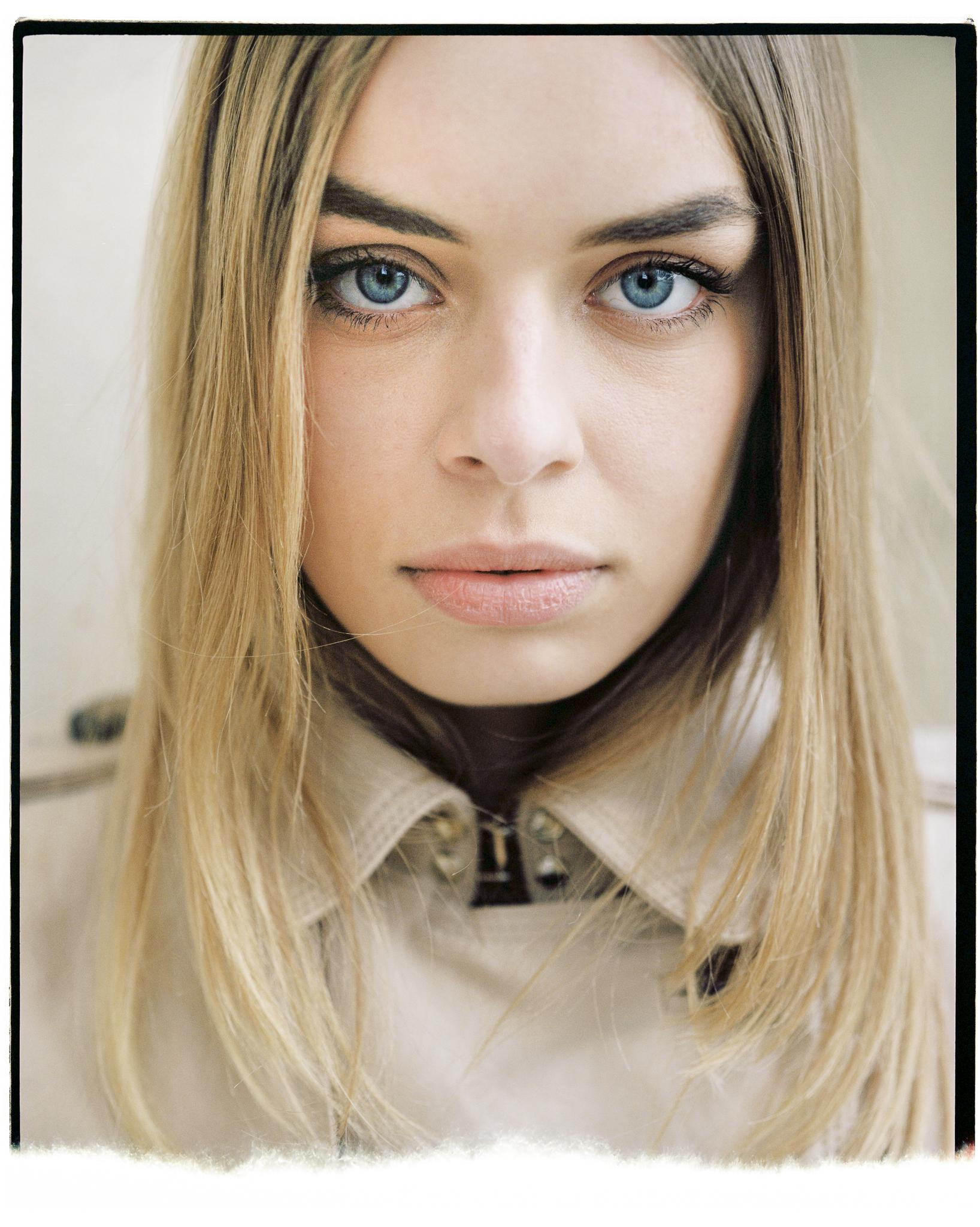 Synopsis: hypnosis [Pentax 6x7 / SMC Macro-Takumar 135mm f4