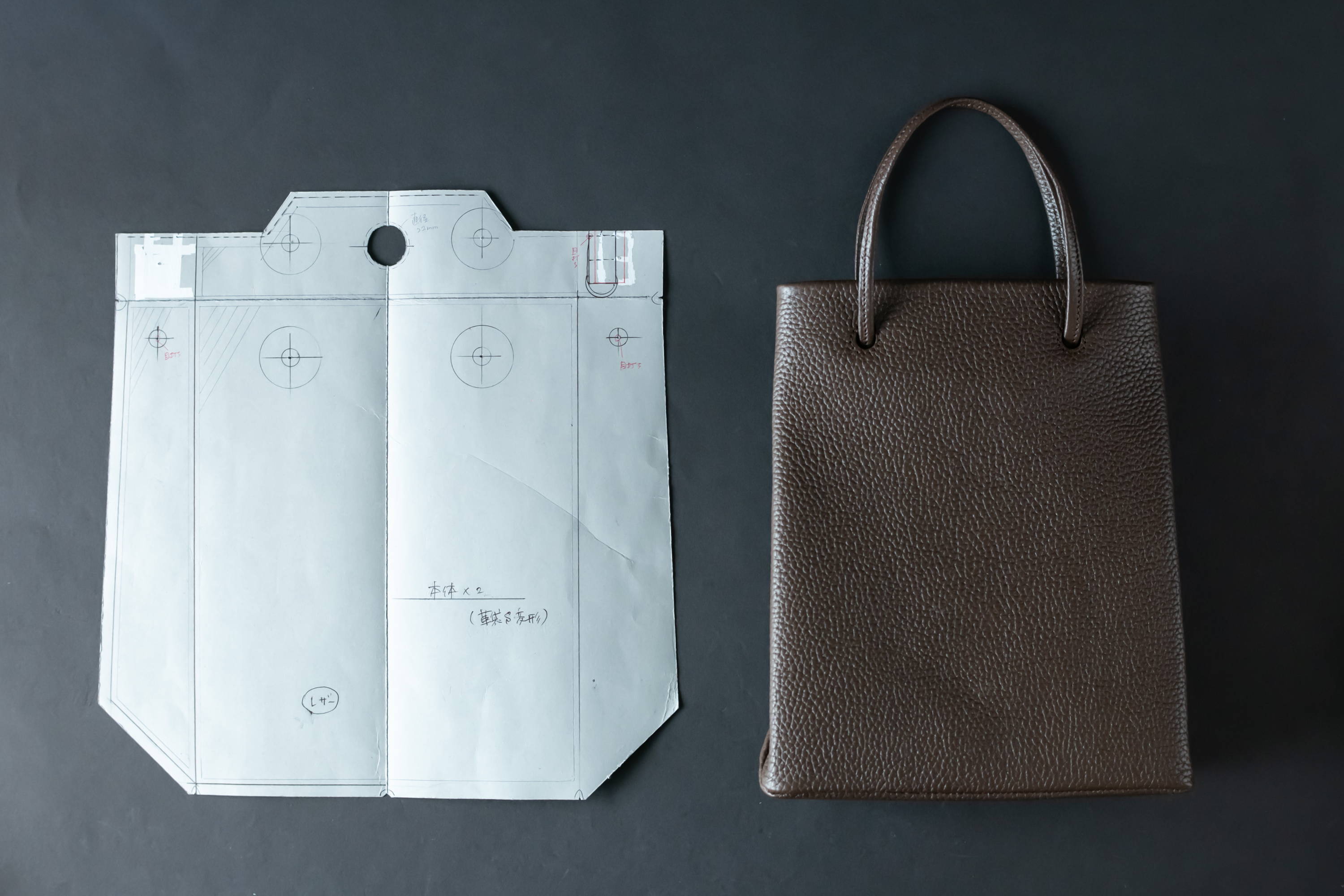 M0H0T大人革袋小ピサ – by 新進工房