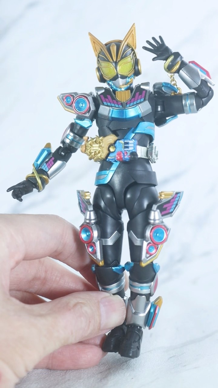 S.H.Figuarts Kamen Rider Nago Fever Beat Form Review ! - YouTube