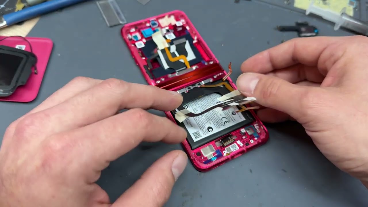 Motorola Razr 40 Ultra - Inner Screen Replacement DIY Guide! - YouTube