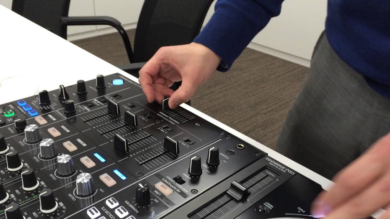 Pioneer DJM-900NXS2のクロスフェーダーのキレ具合 - YouTube