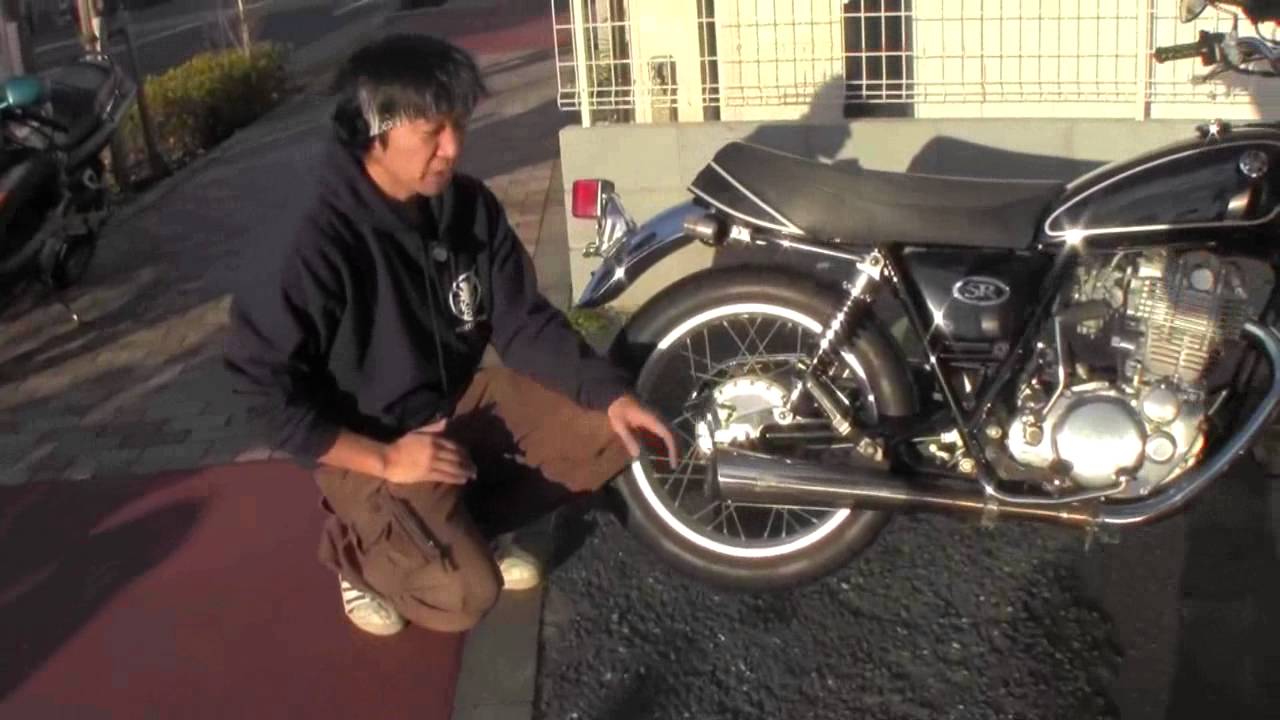 YAMAHA SR400 3型 RH01J スーパートラップマフラーの仕組み - YouTube