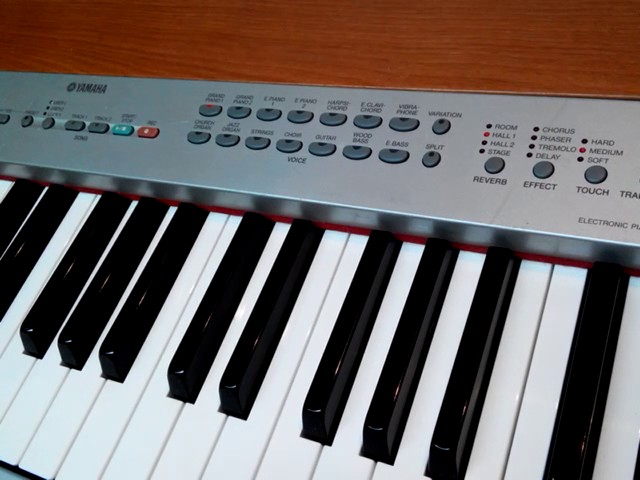 YAMAHA P-120 (electric piano) demonstration - YouTube