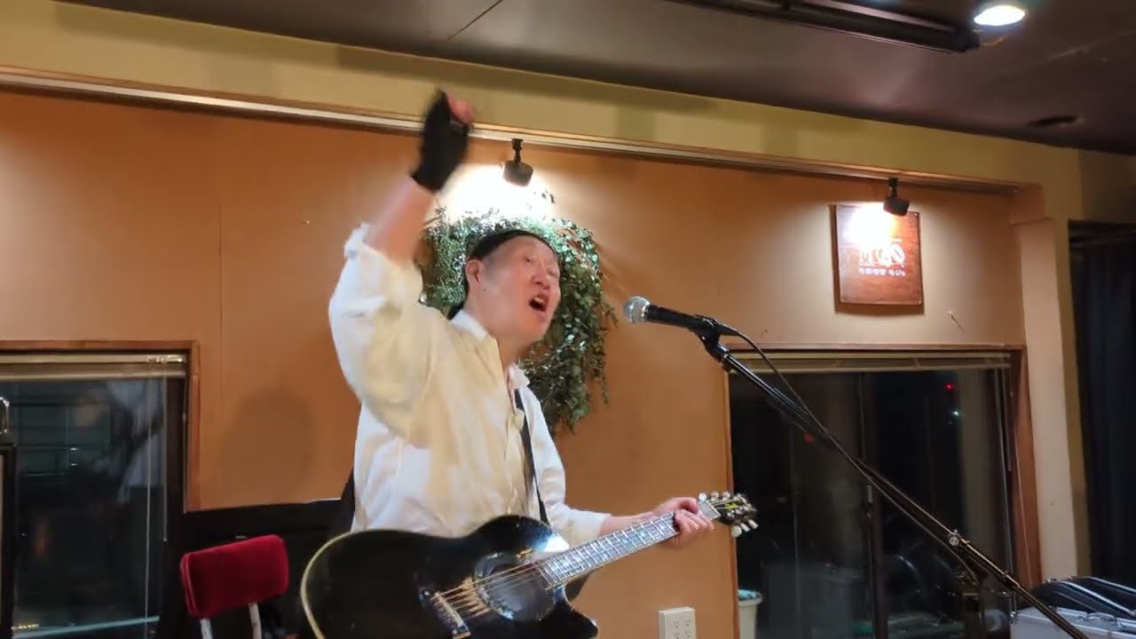 黒いカバン (Live at 中野サンプラザホール, 東京, 1973) - YouTube