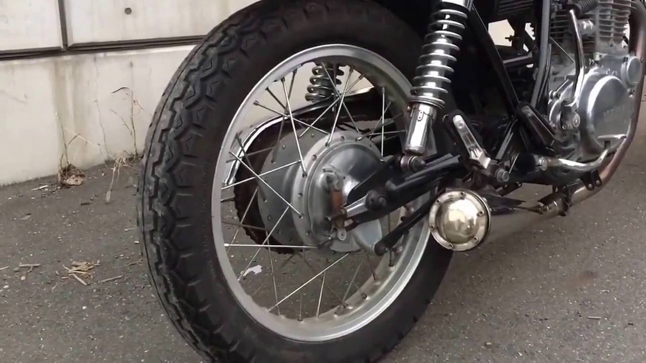 SR400 エンジン音 スーパートラップマフラー - YouTube