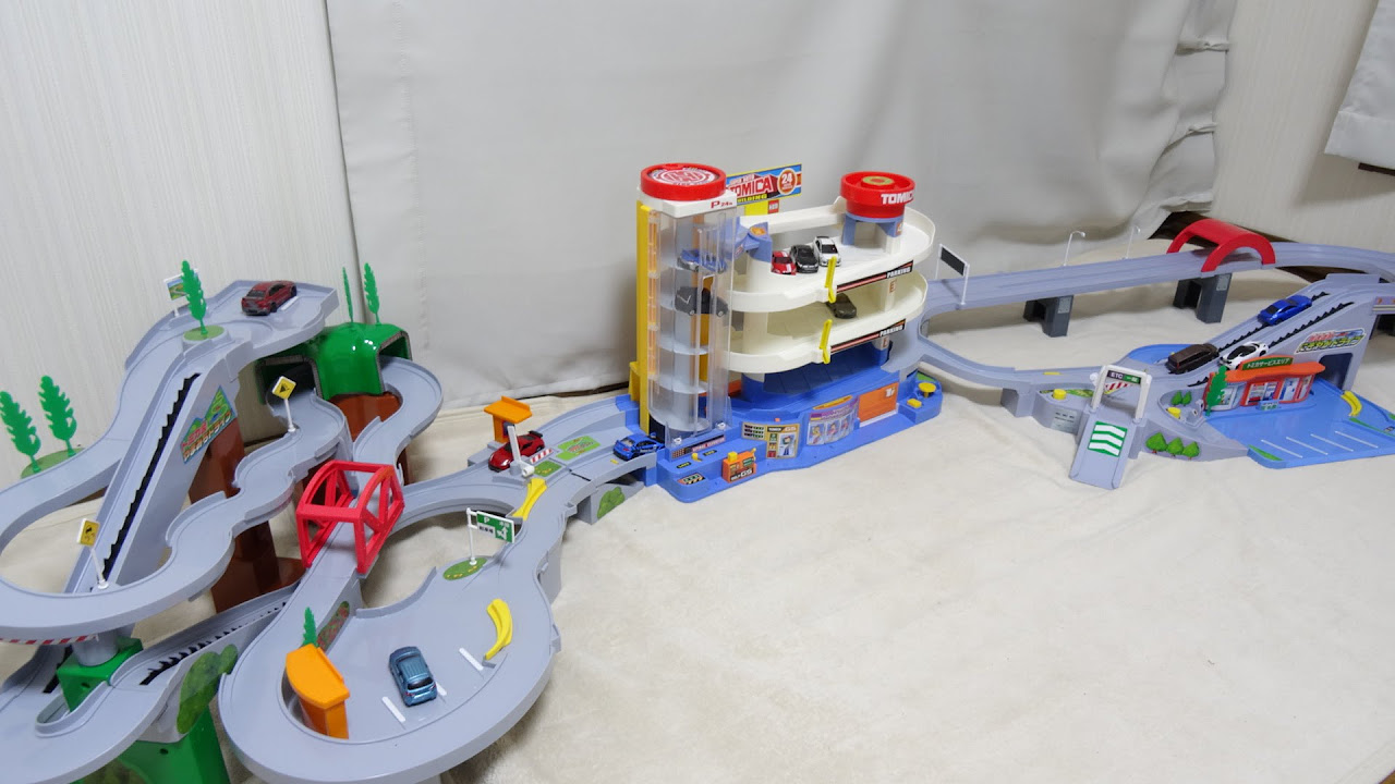 トミカ 峠やまみち＆トミカビル＆にぎやかドライブ3台を連結! Tomica