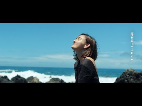 長谷川潤、ハワイの海と夕日を背に美しい笑顔 JAL新CMで美背中も - YouTube