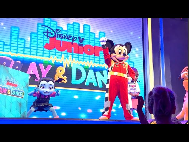 🏰WDW 🥳 Dance Party with Mickey, Doc McStuffins, Vampirina & More