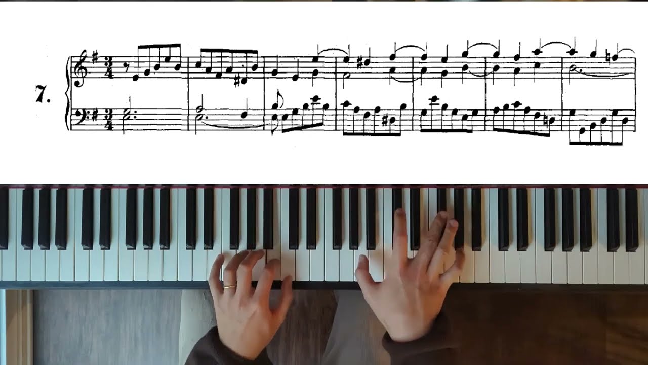 Prelude in E minor, BWV 941 - YouTube