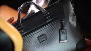 柔らかい」カーボンファイバーを実現：バッグをイノヴェイトするトゥミ