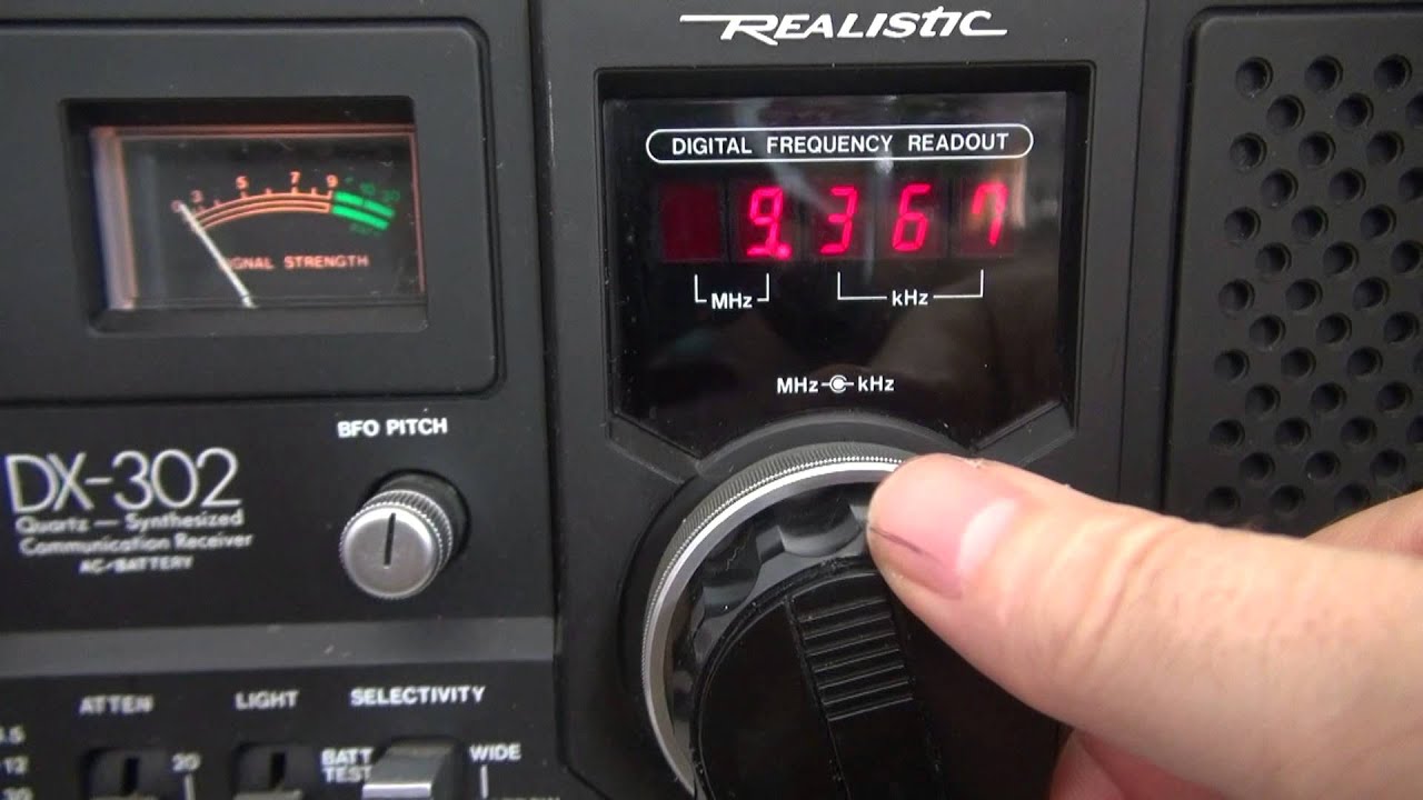 Realistic Shortwave Receiver DX-302 demo Digital 1980's Ham Radio