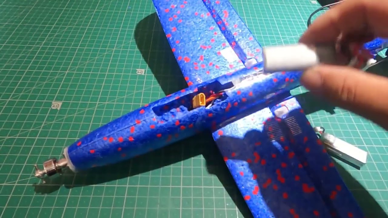 ダイソー300円グライダー（その5）電動飛行機ラジコン化 - YouTube