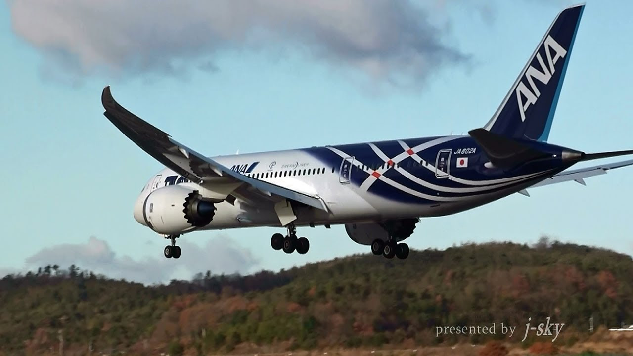 岡山空港・特別塗装機] ANA/全日空 Boeing 787-8 [JA802A] - YouTube