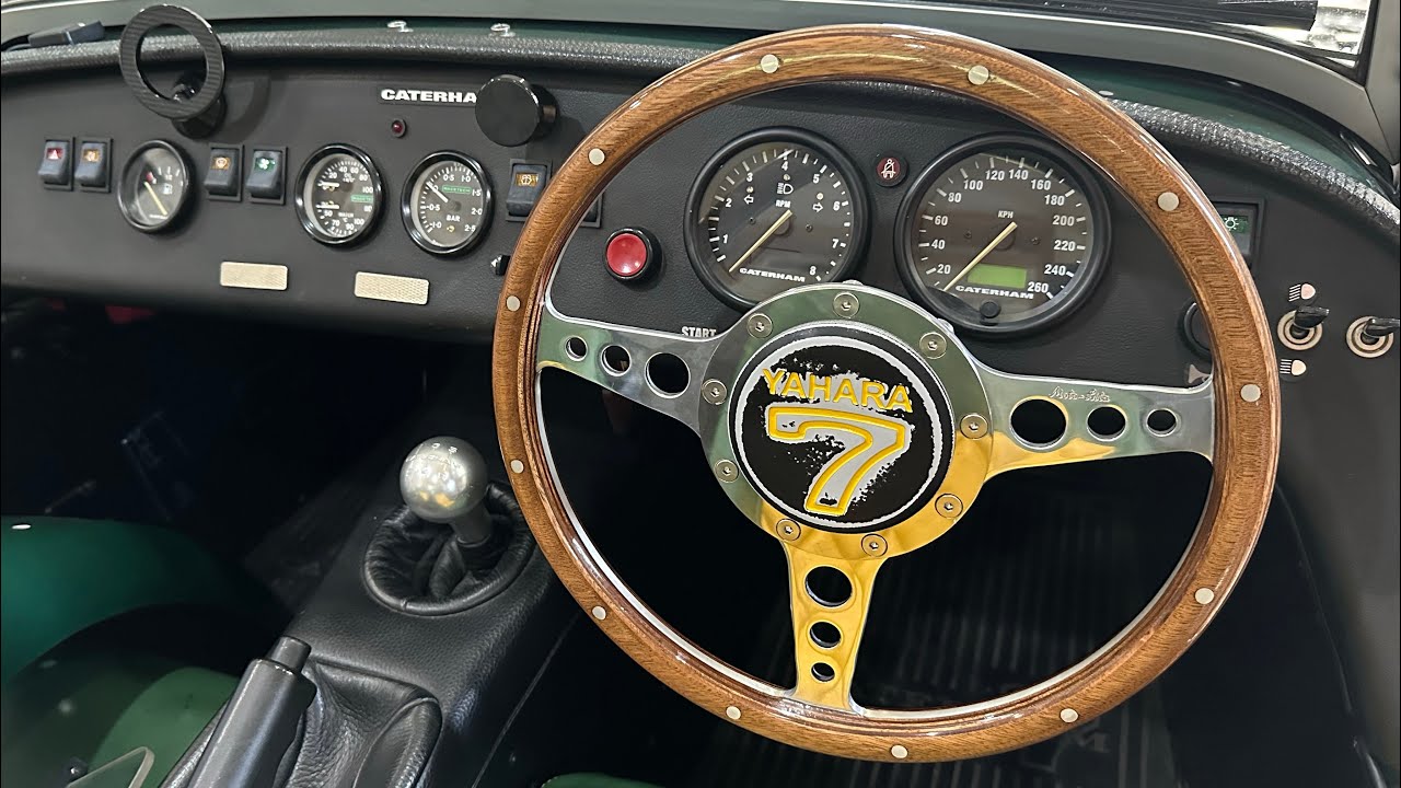 ケーターハムセブン用モトリタステアリング変換アダプターとセンター