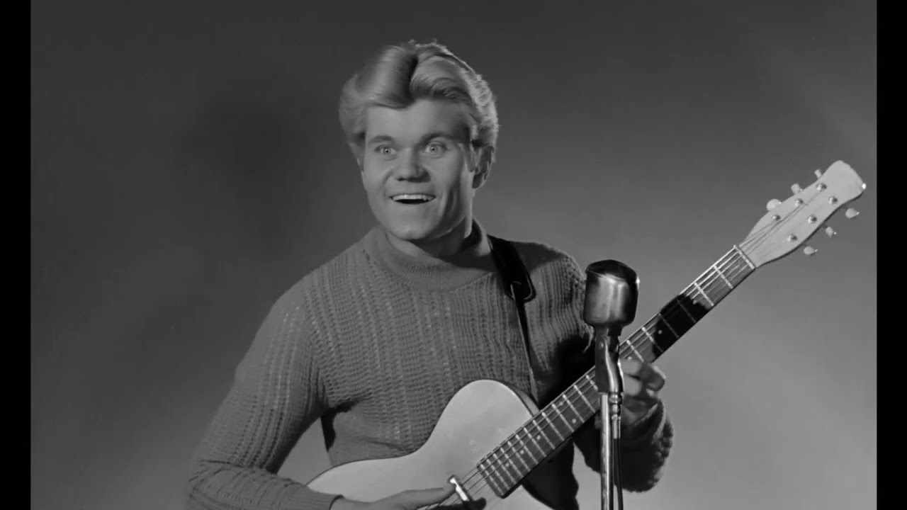 NJS721 雪村いづみ『火の玉ロック 7インチEP』紹介動画 - YouTube