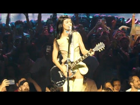Katy Perry - Hot n Cold / Last Friday Night - Live from The