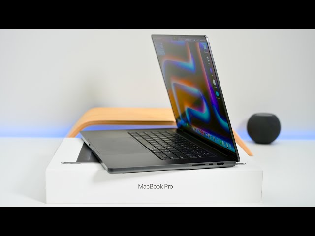 M4 Max 16-inch MacBook Pro Unboxing and First Look - YouTube