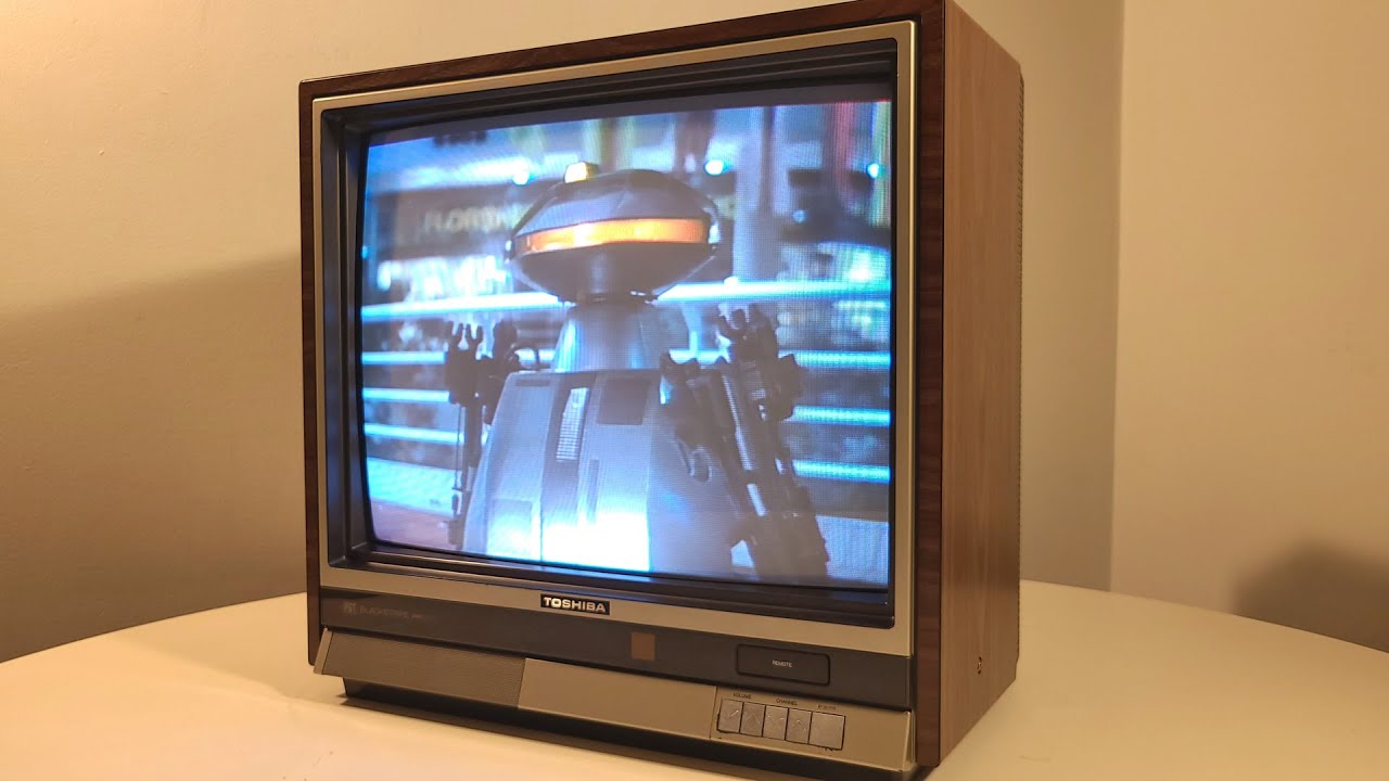 Chopping Mall on a 1985 Toshiba Blackstripe TV set - YouTube