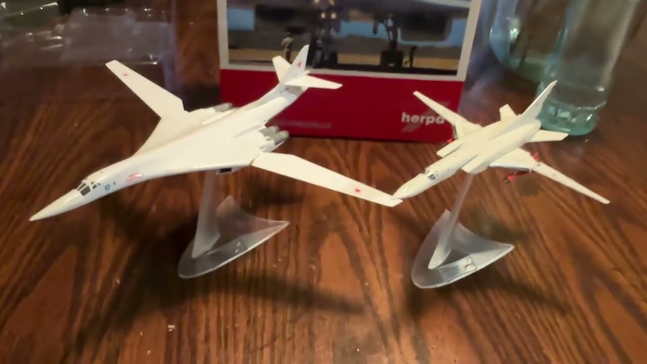 Herpa 1/200 TU-160 White Swan / 1/144 TU-22M Backfire model review