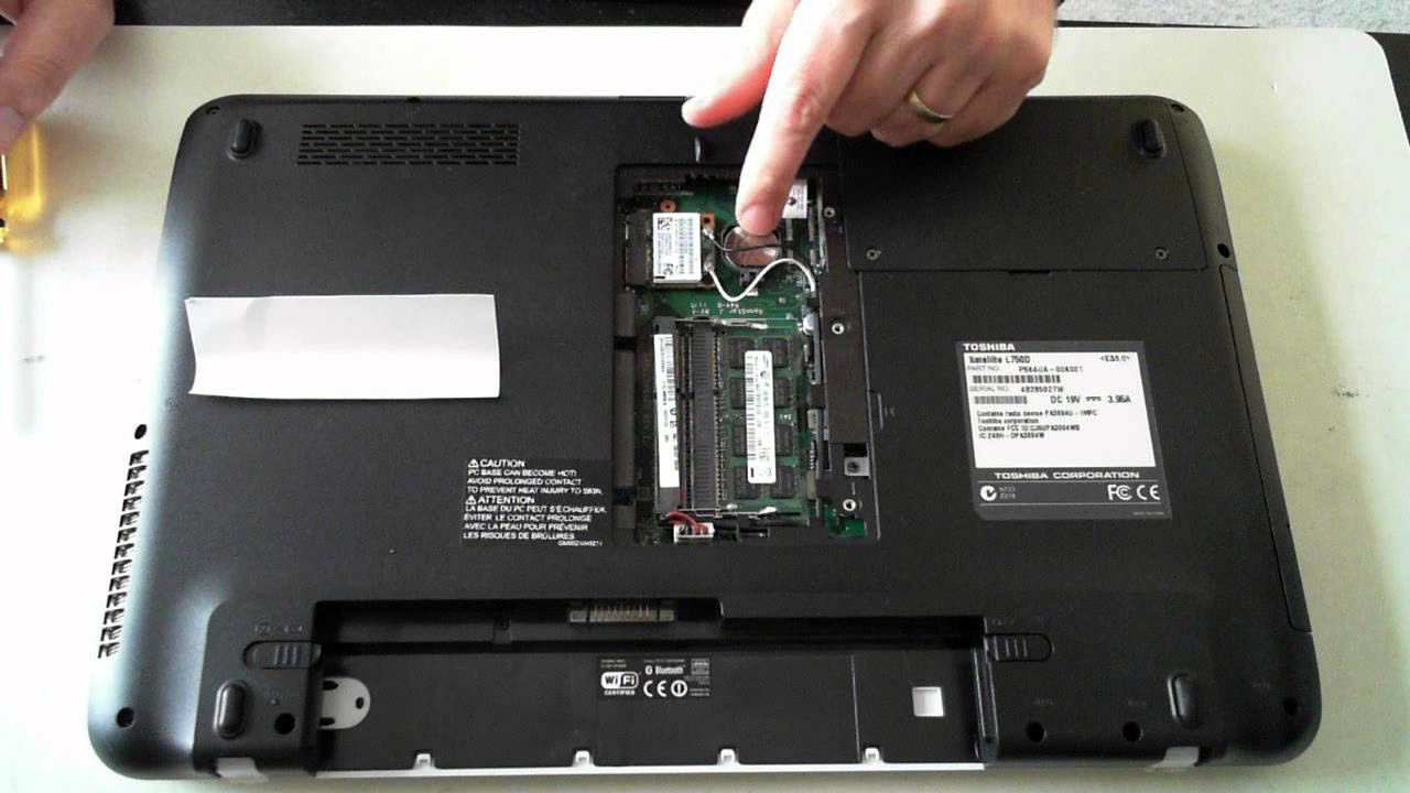 Toshiba Satellite L750D - Memory & HDD Upgrade - YouTube