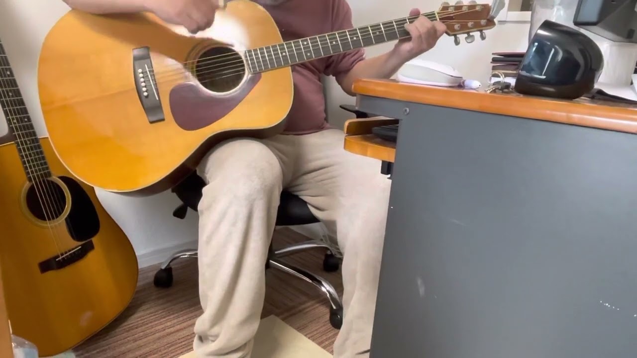 YAMAHA FG-700 グリーンラベル 1974年モデル 試奏 - YouTube