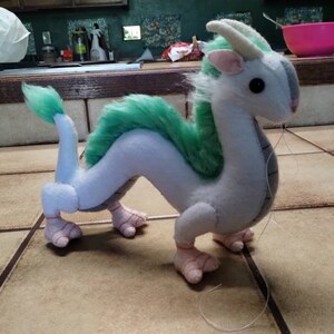 東洋の龍/中国の龍。フェルト製のぬいぐるみの作り方と作り方ガイド