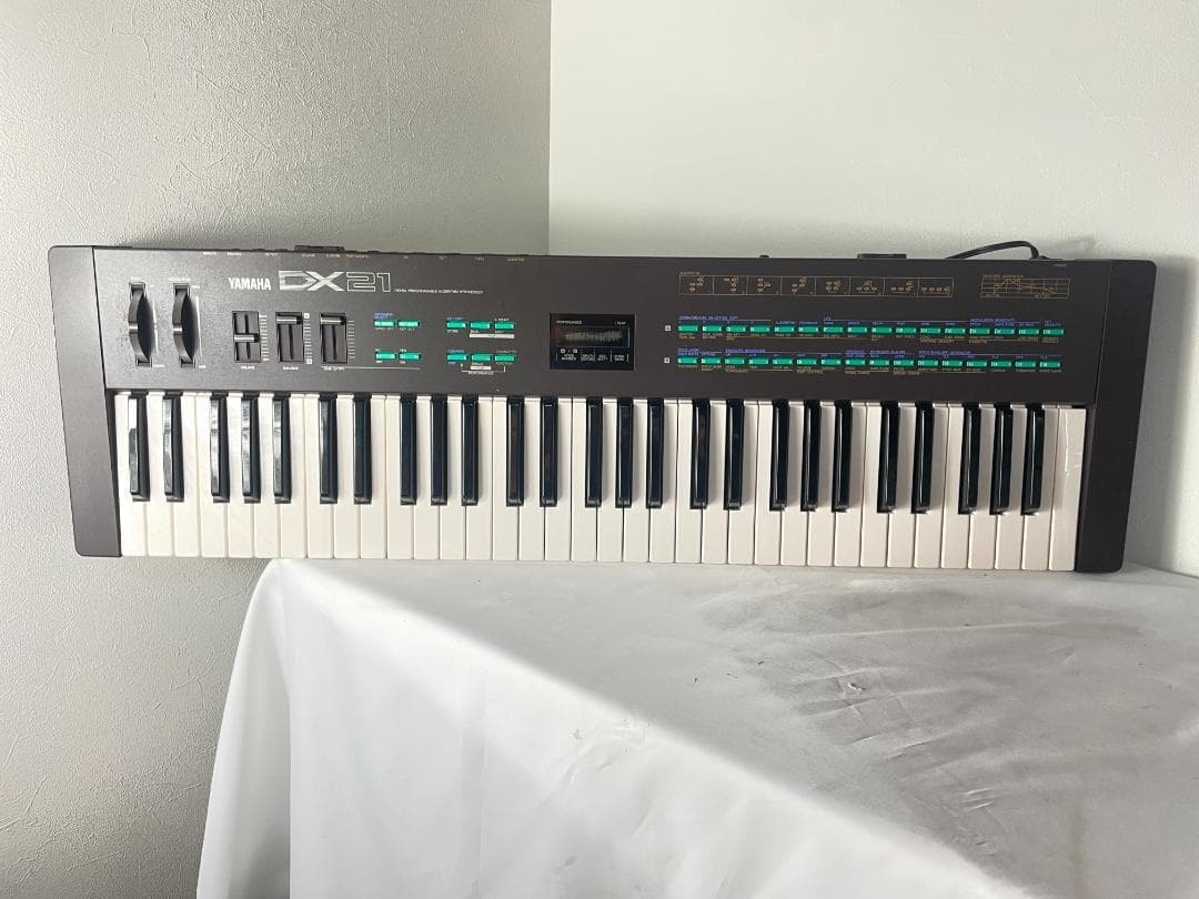 Yamaha DX21 61 Key FM Digital Synthesizer Keyboard Vintage for