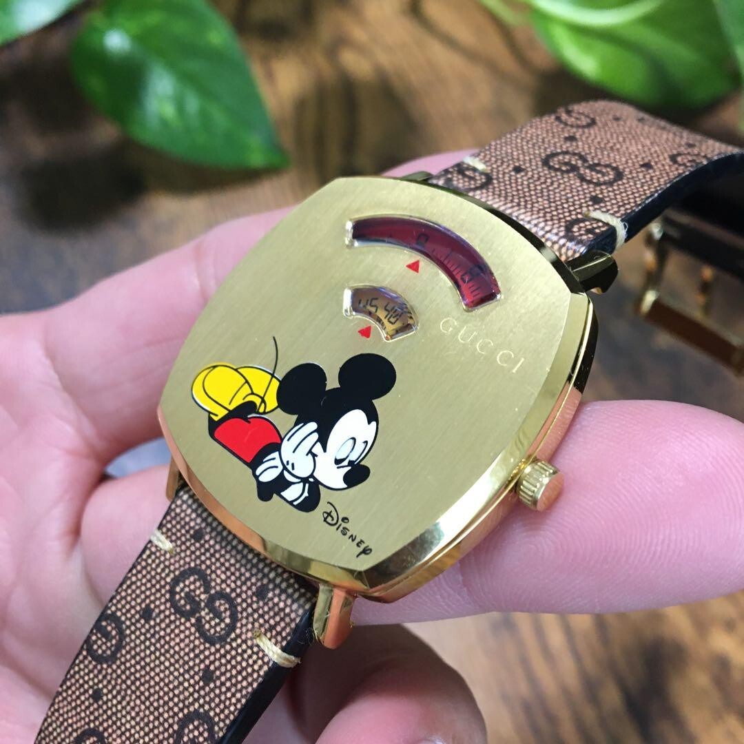 GUCCI Grip Watch Disney Collaboration Leather Belt Quartz Unisex