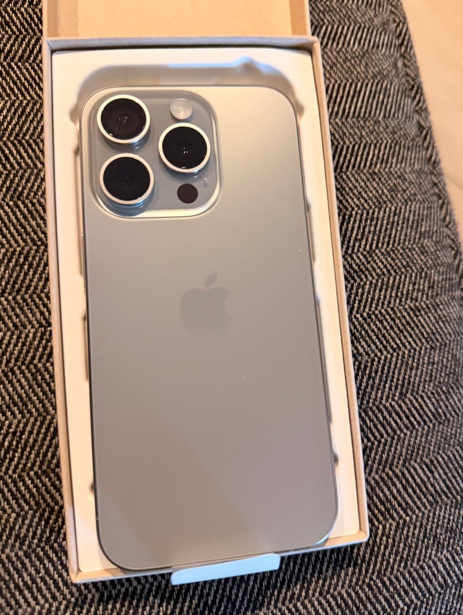 Apple iPhone 15 Pro - 128 GB - Natural Titanium (Unlocked) for