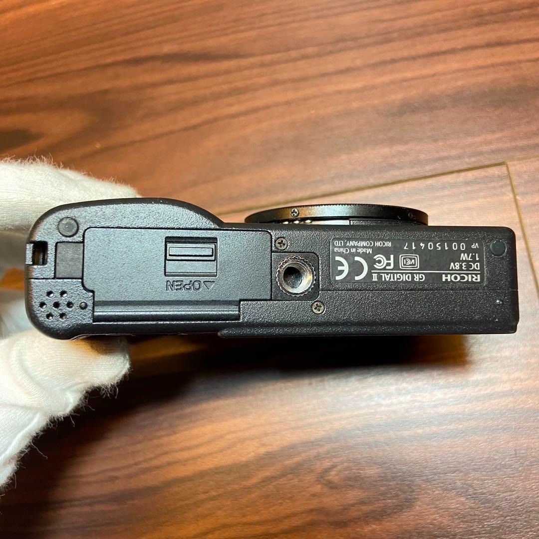 Ricoh GR Digital II 10.1MP CCD Sensor Compact Digital Camera Black