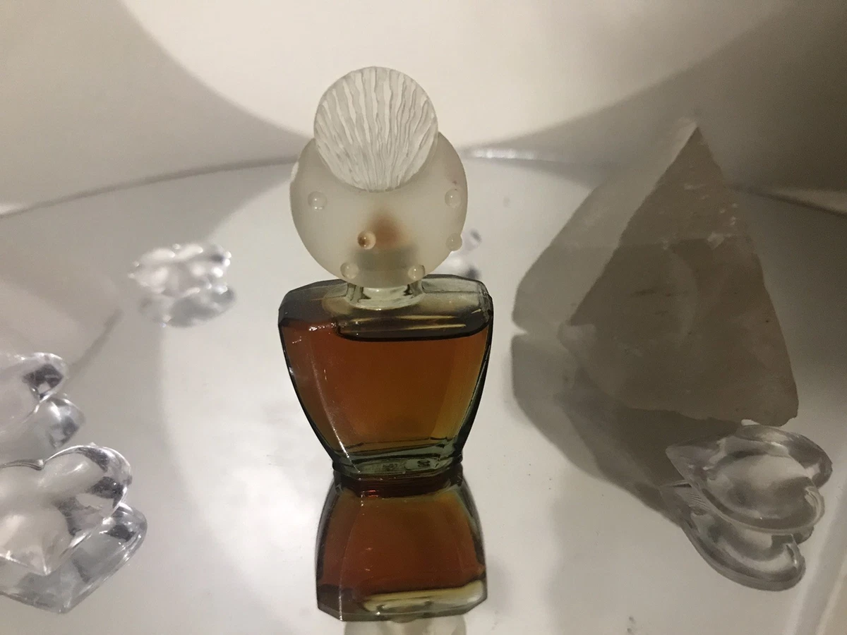 CHER UNINHIBITED EDT☆美しいヴィンテージの香り☆木質/芳香族