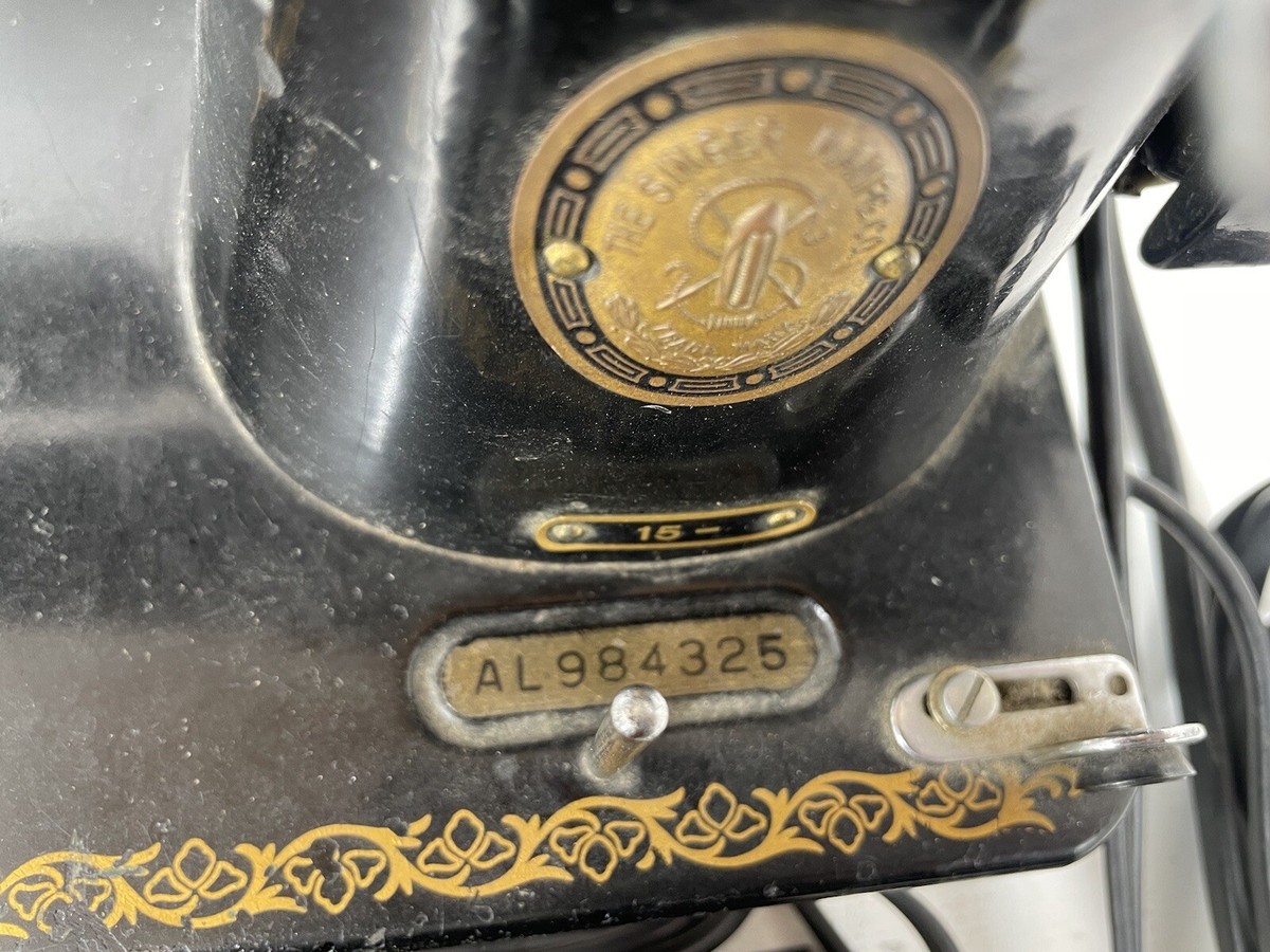 Vintage Singer Black Gold Sewing Machine For Cabinet USA 125255