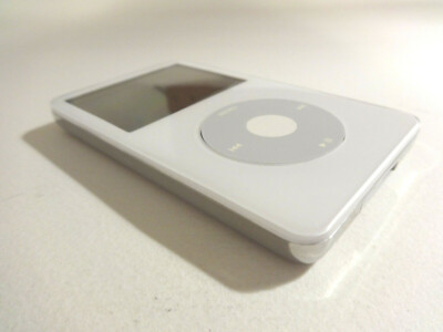 APPLE iPOD CLASSIC 5.5 GEN. WHITE 30GBWOLFSON CHIPNEW