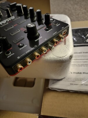 Akai Professional AMX & AFX MIDI DJ Controllers for Serato DJ Pro