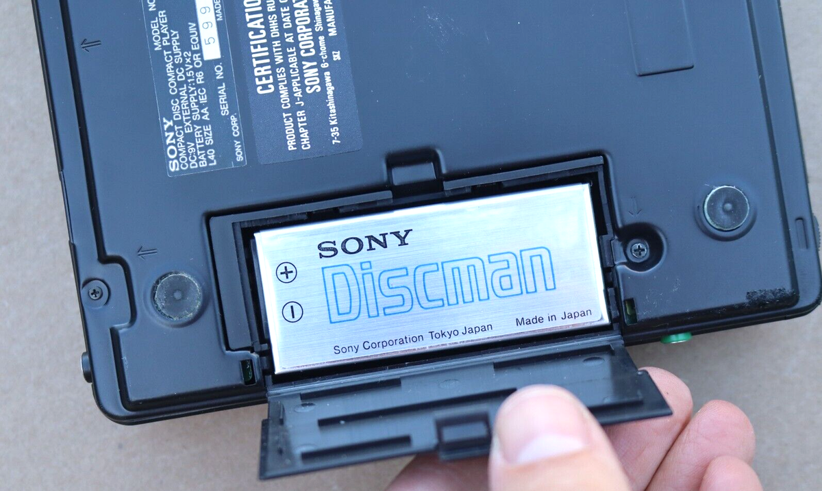 VTG 1989 SONY DISCMAN D-9 PORTABLE CD PLAYER MEGA BASS ORIGINAL