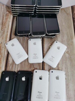 Apple iPhone 3G 3GS iSO 8GB 16GB 32GB Black White Unlocked