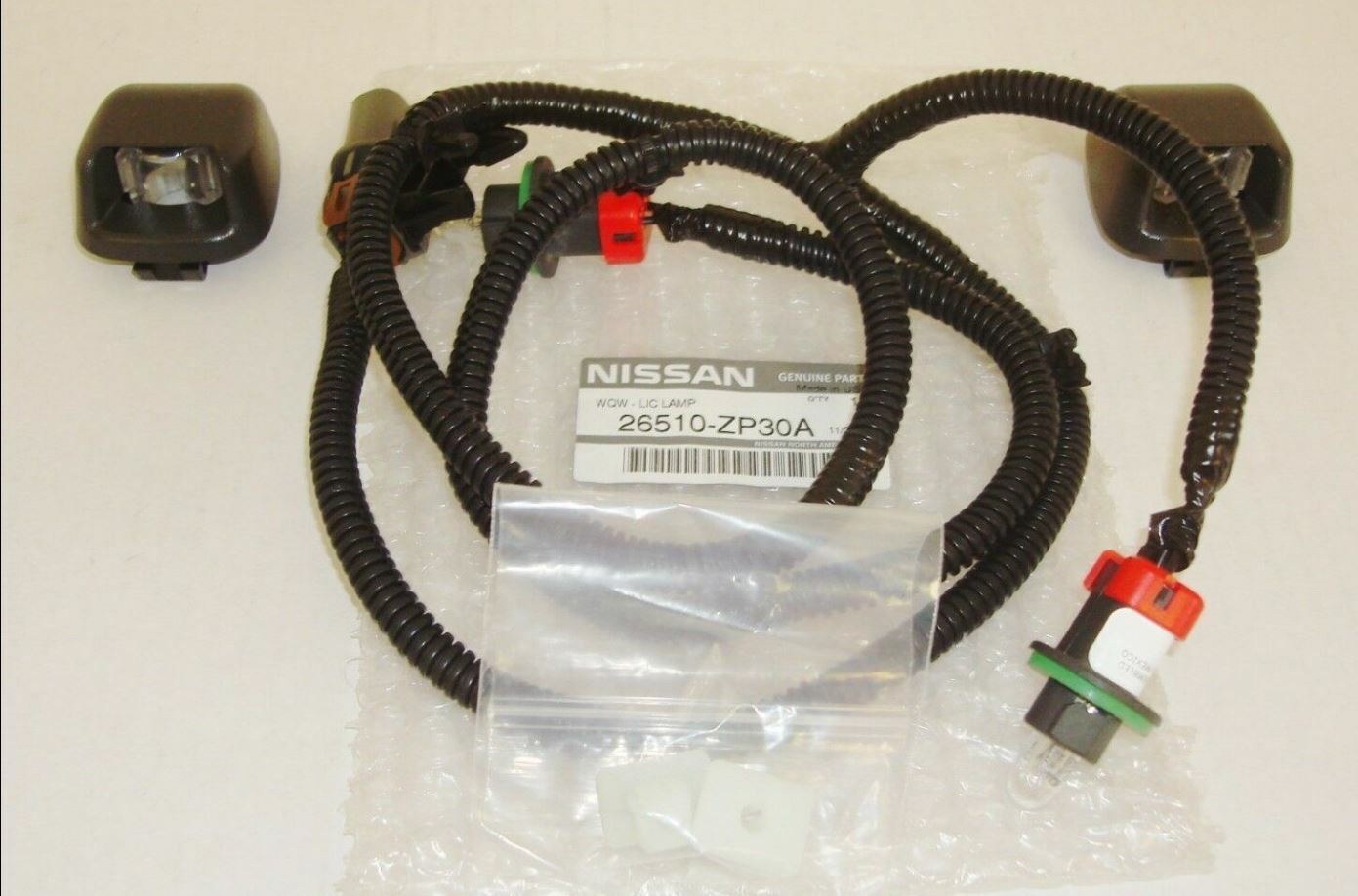 26510ZP30A Genuine Nissan Lamp Assy-Licence Plate 26510-ZP30A OEM